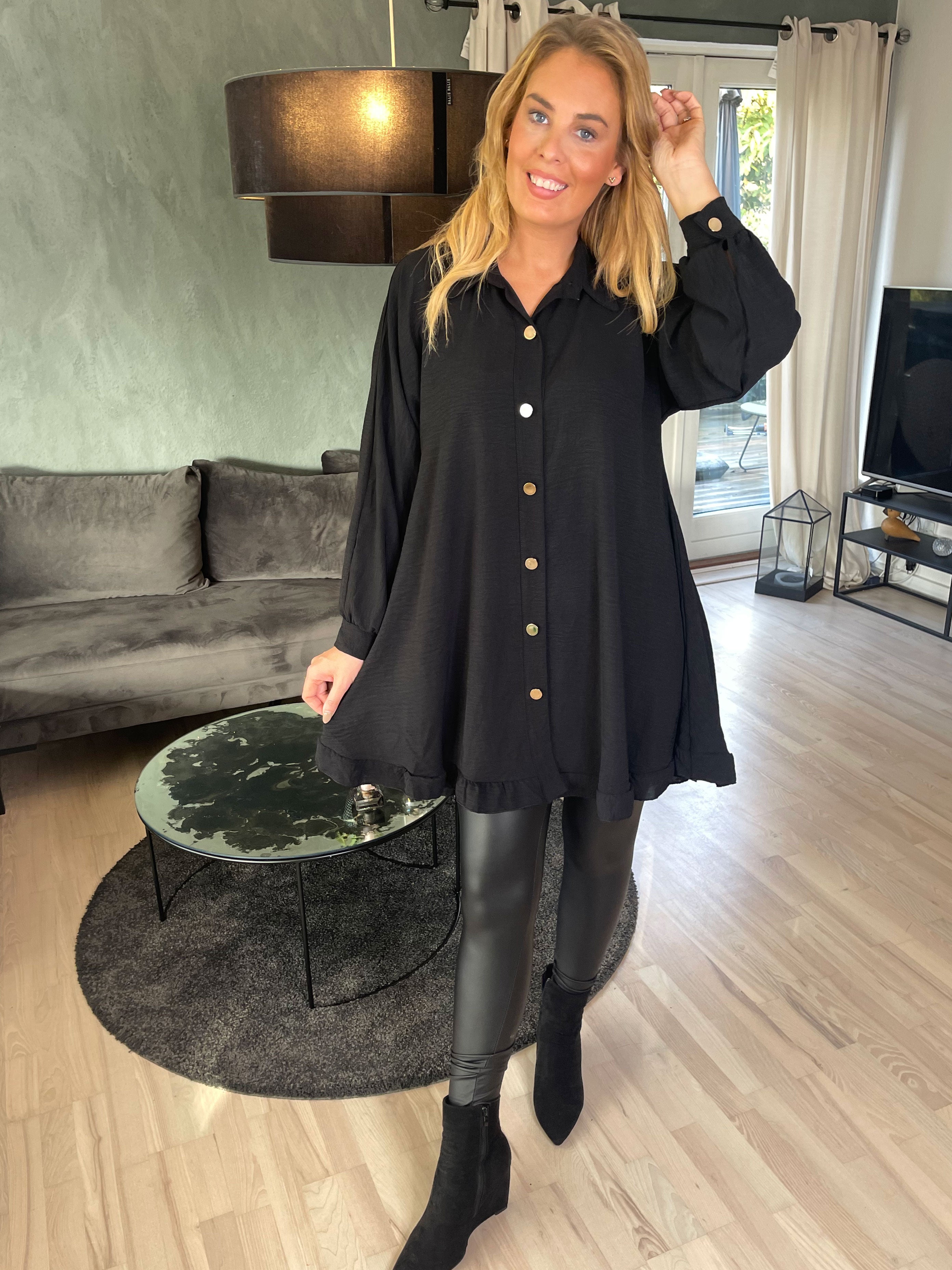 Nilsa - Söt skjortklänning med liten volang - White